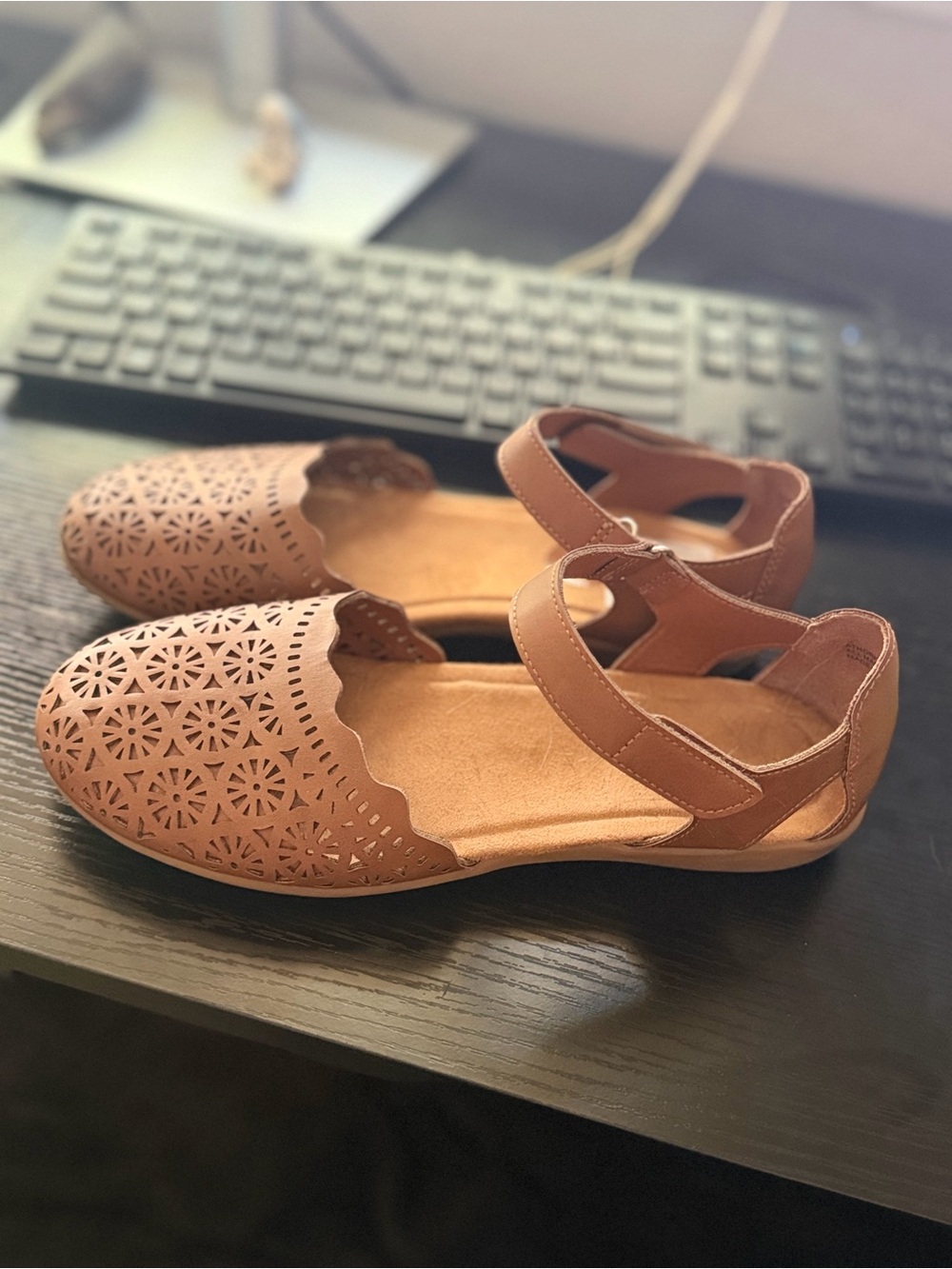 Brown Laser-Cut Mary Jane Flats size 8W - Picture 2 of 5